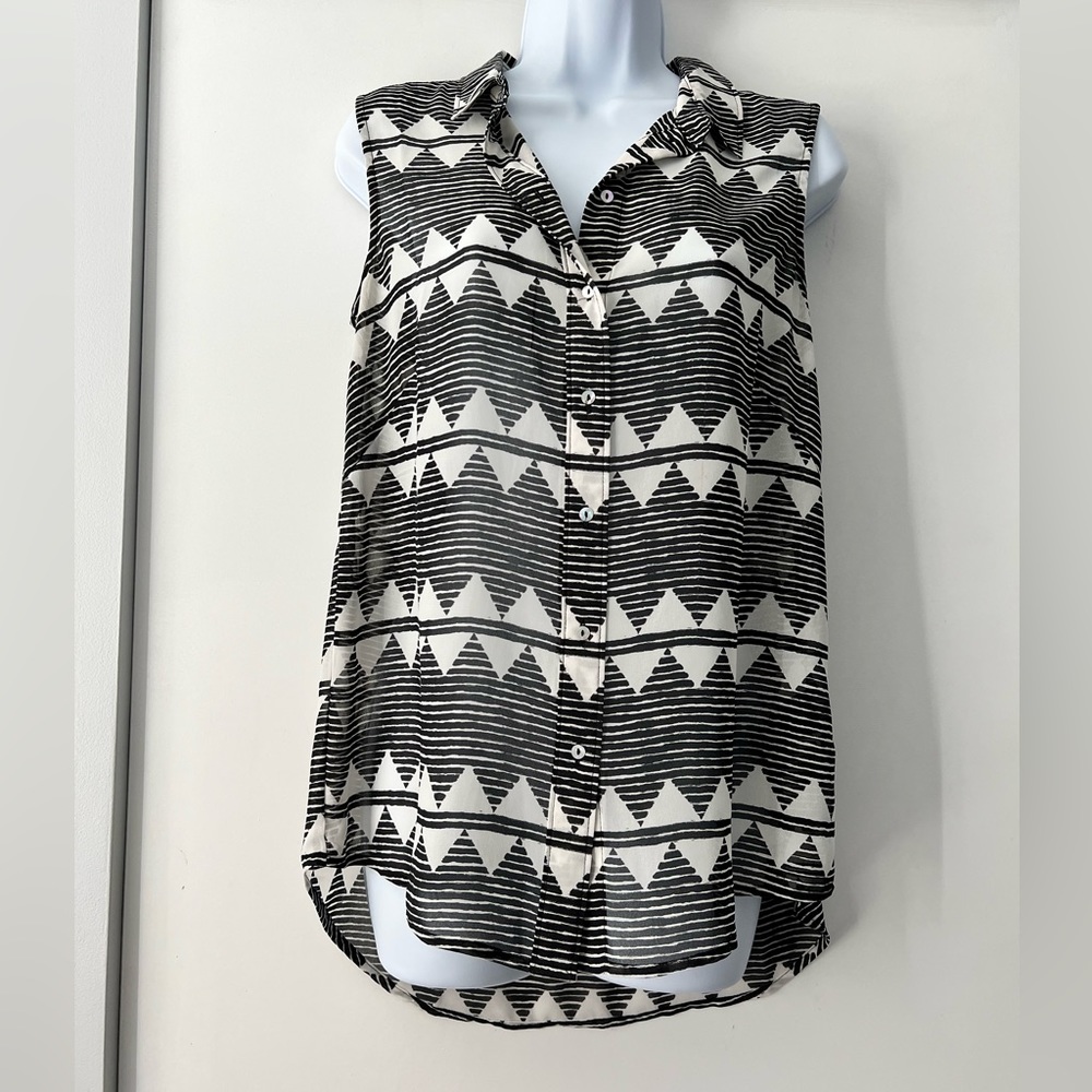 H&M, Sleeveless, button up, black and white blouse